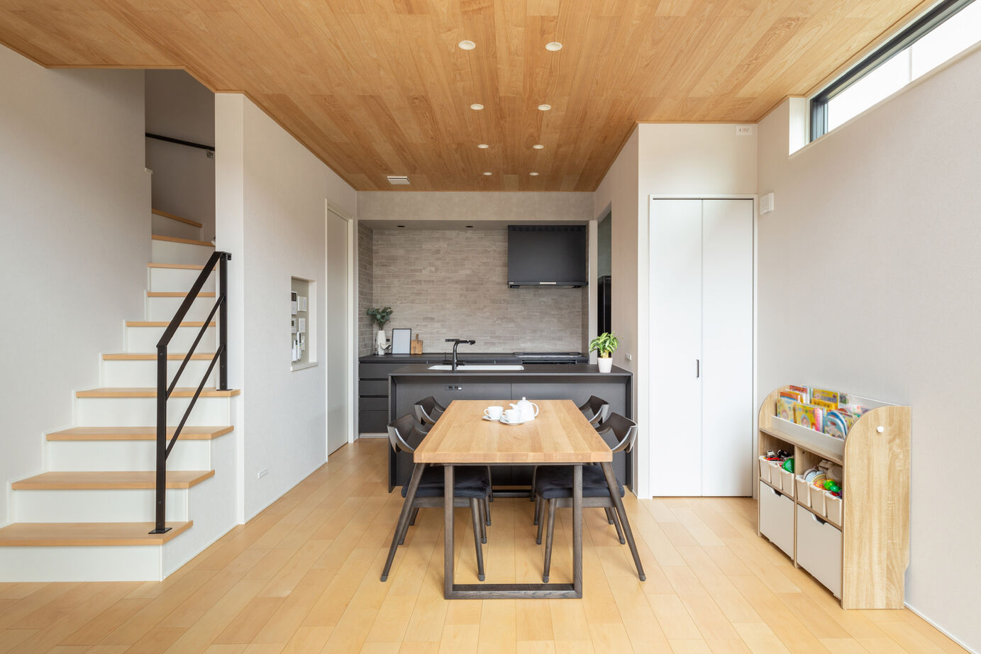 ダイワハウス 【37坪/夫婦＋子ども1人】明るい吹抜けを中心に、見守り育む暮らし　写真9点掲載の建築実例画像5