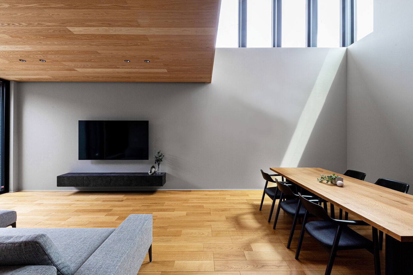 ダイワハウス 【53坪/夫婦＋子ども3人】吹抜けや中庭に差し込む光が絵になる家　写真10点掲載の建築実例画像