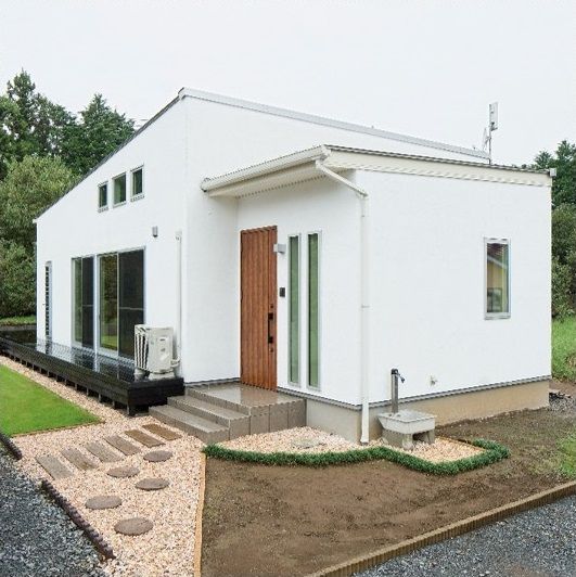 アルネットホーム 【間取り有】庭を眺め、豊かな時間を過ごす。自然との一体感に癒される平屋建ての建築実例画像9