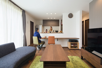 アルネットホーム 【間取り有】広い庭を囲むようにL字型に平屋をデザイン。ペットとの暮らしを楽しむ住まいの建築実例画像2