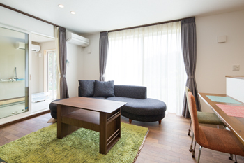 アルネットホーム 【間取り有】広い庭を囲むようにL字型に平屋をデザイン。ペットとの暮らしを楽しむ住まいの建築実例画像4