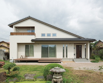 アルネットホーム 【間取り有】「デッキや庭で仲間とBBQ!」平屋風2階建てを実現し、自然を感じながら愛猫との暮らしを楽しむの建築実例画像2