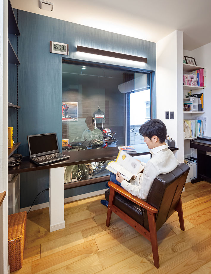 アルネットホーム 【間取図有】念願のバイクガレージを実現し、自然素材に包まれた空間に家族が集う平屋の建築実例画像3