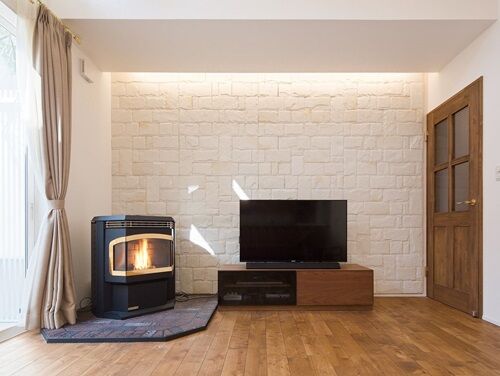 アルネットホーム 【間取り有】「無垢材の肌触りが気持ちいい！」光と風を楽しむ中庭のある平屋の建築実例画像5