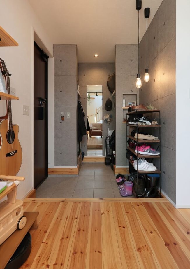 アルネットホーム 【桶川市/3LDK/40.8坪/吹抜け/デッキ/無垢床/室内物干し/WIC/外国風】家族時間を癒す光と木の温もりある家の建築実例画像7