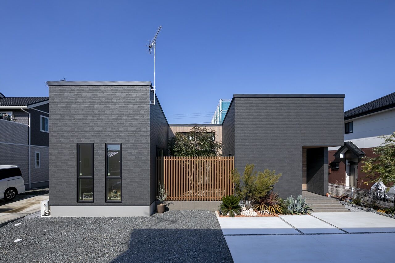 アルネットホーム 【間取り有】2つの庭を持つ開放的なコの字型の平屋。愛猫とのんびり過ごす日々の建築実例画像2