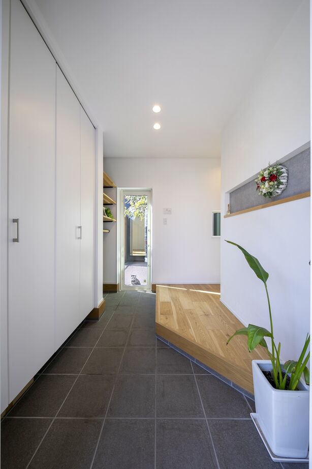 アルネットホーム 【間取り有】2つの庭を持つ開放的なコの字型の平屋。愛猫とのんびり過ごす日々の建築実例画像4