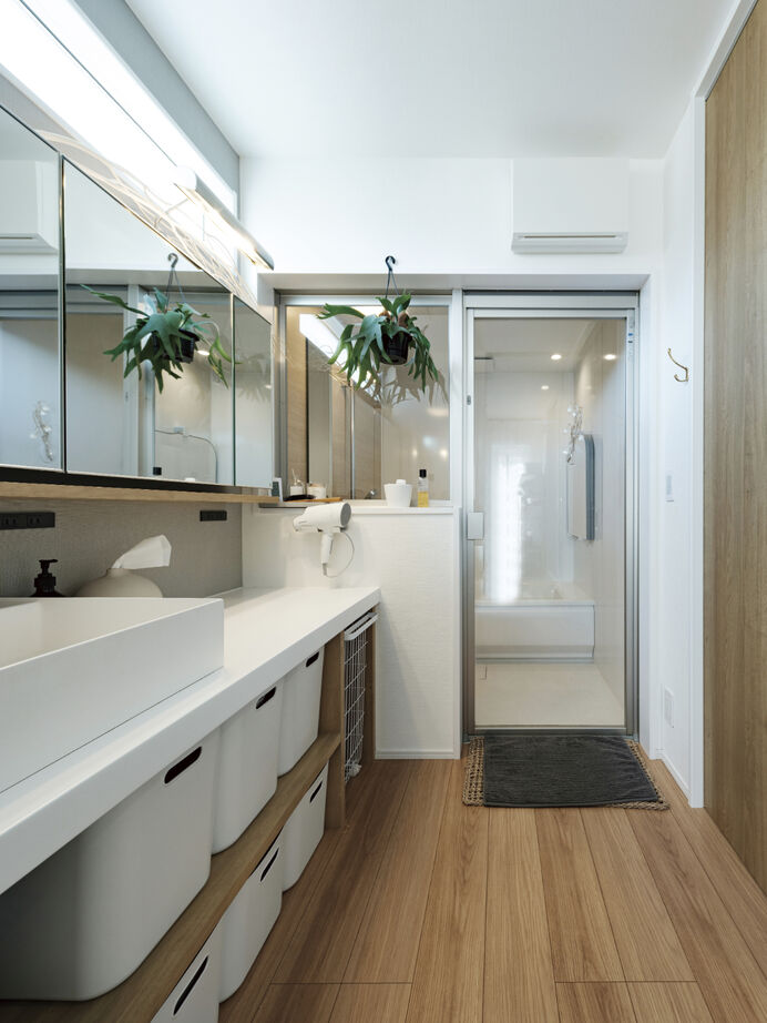 アルネットホーム 【間取り有】ウッドデッキで繋がるコの字型ホワイトハウスの建築実例画像5