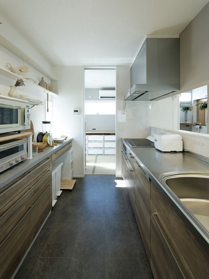 アルネットホーム 【間取り有】ウッドデッキで繋がるコの字型ホワイトハウスの建築実例画像13