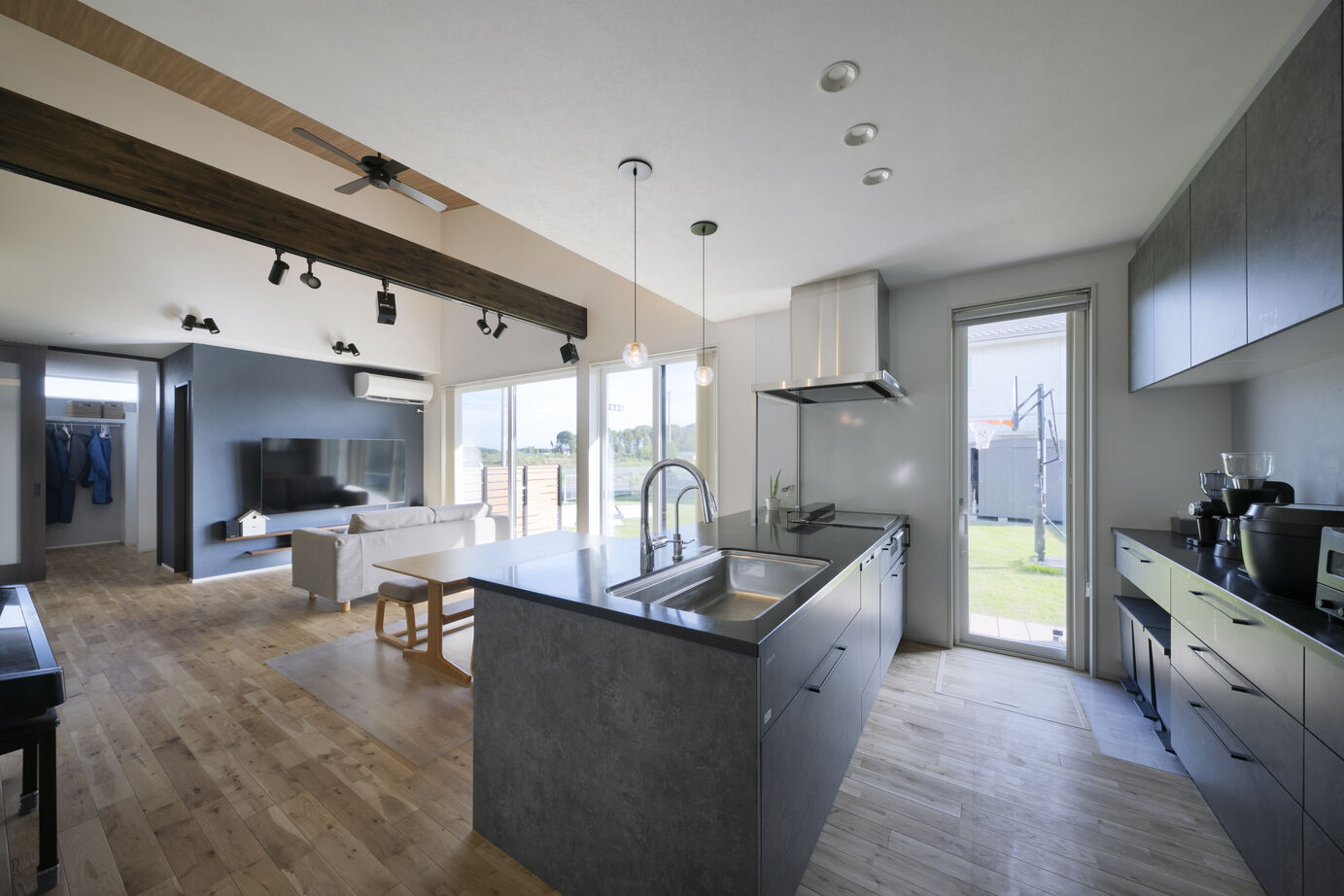 アルネットホーム 【間取り有】家族が自然とリビングに集まる平屋＋ロフトの家の建築実例画像9