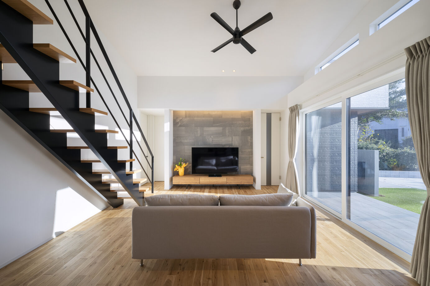 アルネットホーム 【間取り有】優しい光が射し込む家事楽コの字型平屋の建築実例画像3