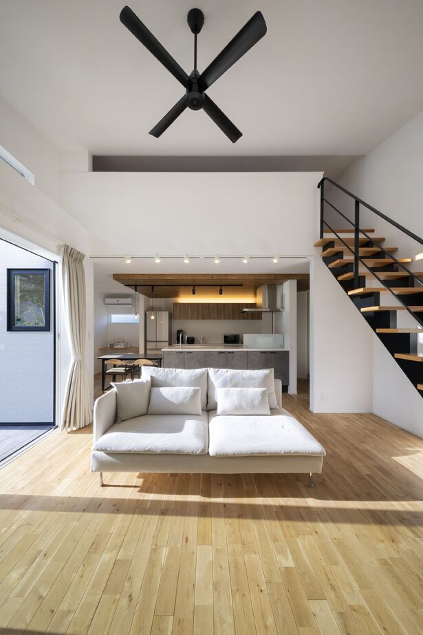 アルネットホーム 【間取り有】優しい光が射し込む家事楽コの字型平屋の建築実例画像4