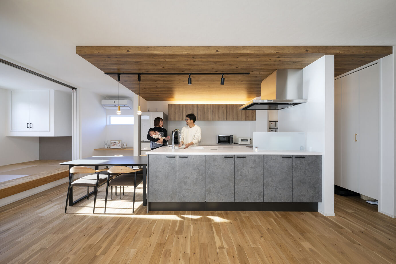 アルネットホーム 【間取り有】優しい光が射し込む家事楽コの字型平屋の建築実例画像5