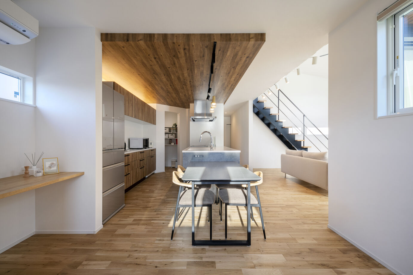 アルネットホーム 【間取り有】優しい光が射し込む家事楽コの字型平屋の建築実例画像6