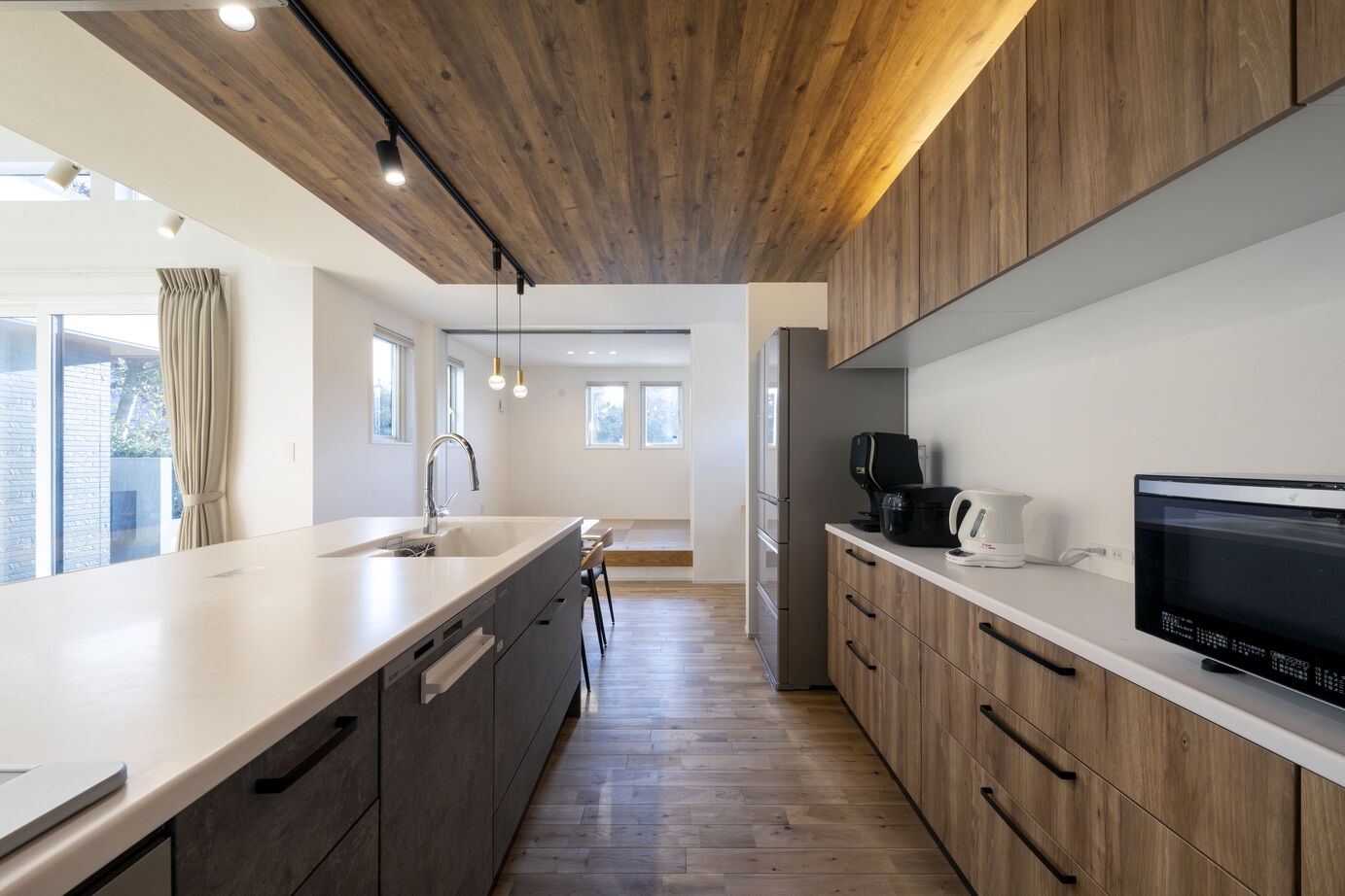 アルネットホーム 【間取り有】優しい光が射し込む家事楽コの字型平屋の建築実例画像7