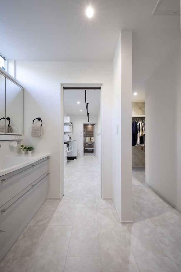 アルネットホーム 【間取り有】優しい光が射し込む家事楽コの字型平屋の建築実例画像8