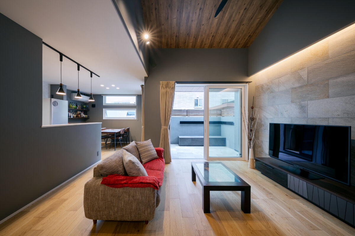 アルネットホーム 【間取り有】内外つながるプライベート中庭のモダン平屋の建築実例画像3