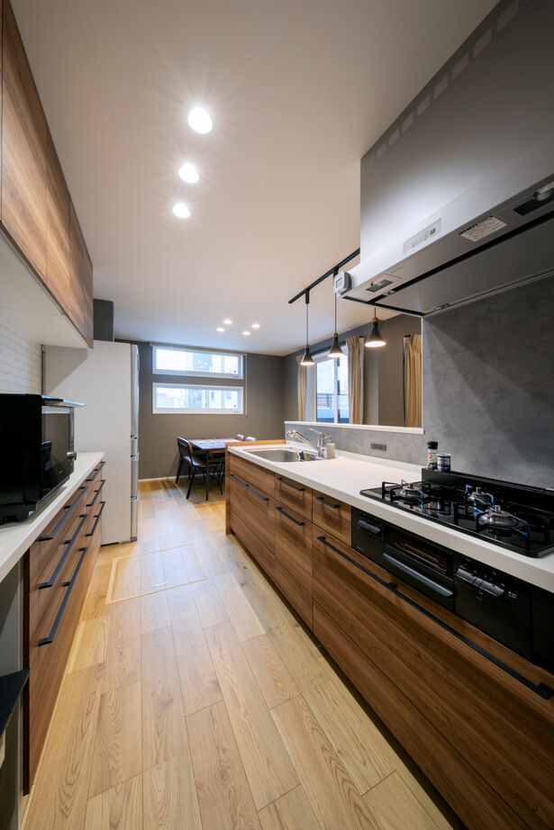 アルネットホーム 【間取り有】内外つながるプライベート中庭のモダン平屋の建築実例画像9