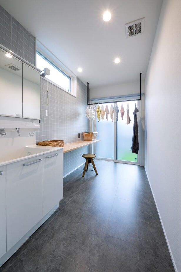 アルネットホーム 【間取り有】内外つながるプライベート中庭のモダン平屋の建築実例画像10