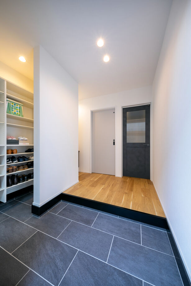 アルネットホーム 【間取り有】内外つながるプライベート中庭のモダン平屋の建築実例画像12