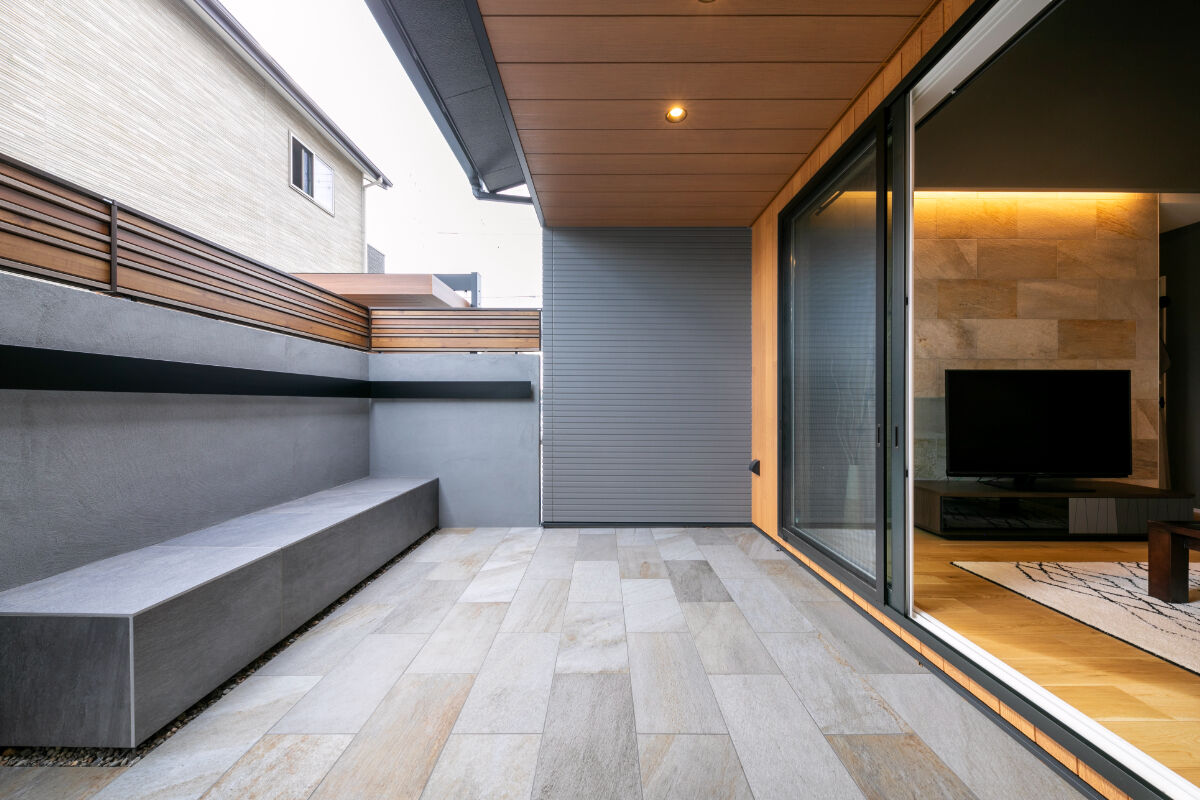 アルネットホーム 【間取り有】内外つながるプライベート中庭のモダン平屋の建築実例画像13