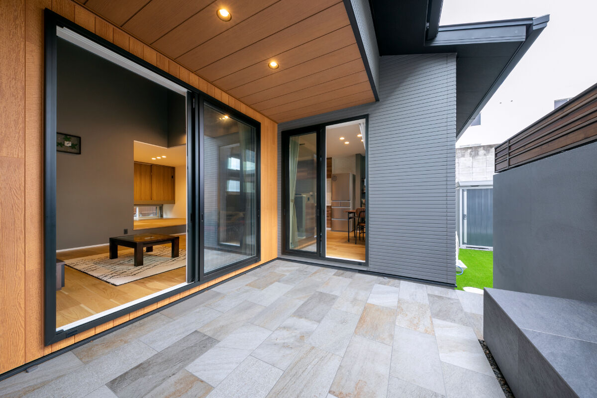 アルネットホーム 【間取り有】内外つながるプライベート中庭のモダン平屋の建築実例画像14