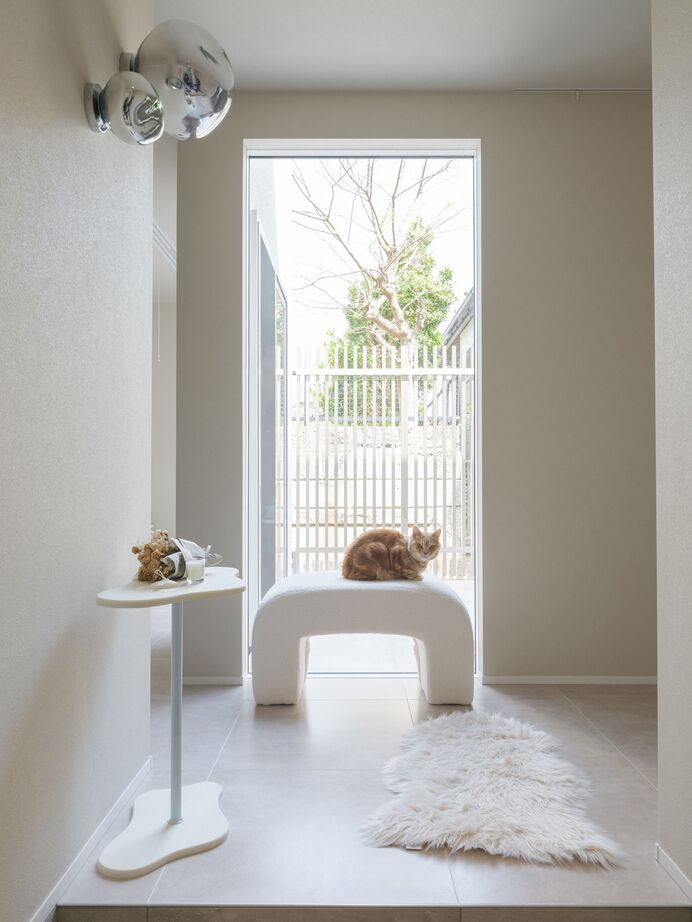 アルネットホーム 【間取り有】中庭の光で猫と日向ぼっこ　まるで美術館な白い邸宅の建築実例画像3