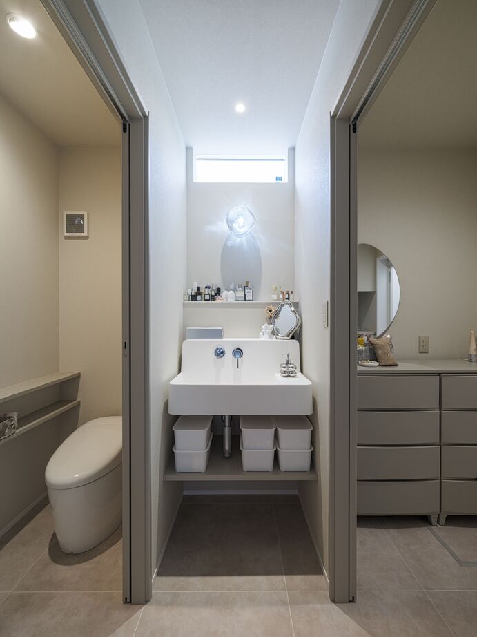 アルネットホーム 【間取り有】中庭の光で猫と日向ぼっこ　まるで美術館な白い邸宅の建築実例画像6