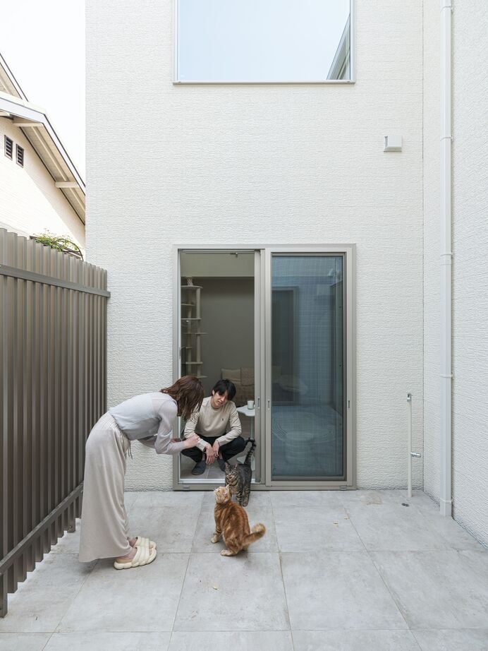 アルネットホーム 【間取り有】中庭の光で猫と日向ぼっこ　まるで美術館な白い邸宅の建築実例画像9