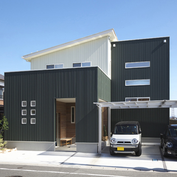 三昭堂 【ナチュラル×書斎】まるで森の中に佇むログハウスのような住まい。家族がつながる吹き抜け空間の建築実例画像1