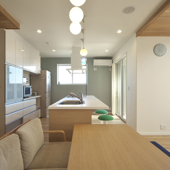 三昭堂 【ナチュラル×書斎】まるで森の中に佇むログハウスのような住まい。家族がつながる吹き抜け空間の建築実例画像5