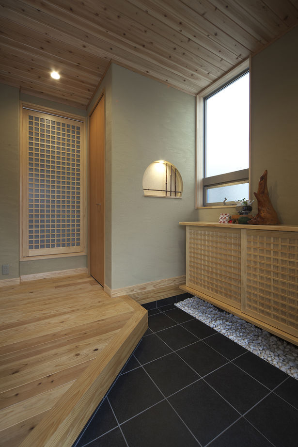 三昭堂 【岐阜県/自然素材】日本家屋を意識した和モダン住宅。木のぬくもりと開放感を愉しむ間取りの2階建て実例の建築実例画像2