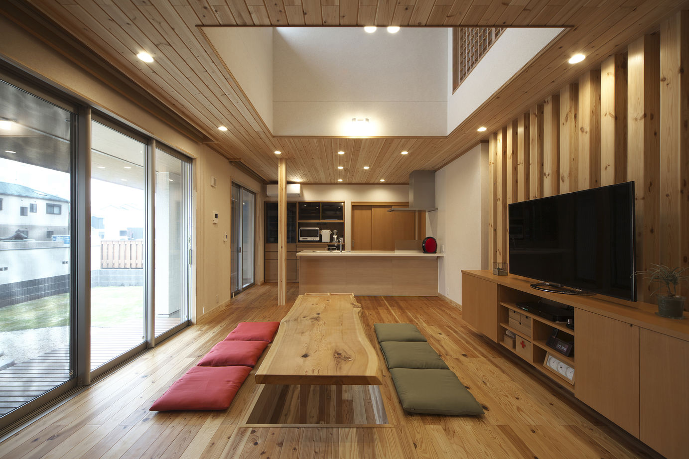 三昭堂 【岐阜県/自然素材】日本家屋を意識した和モダン住宅。木のぬくもりと開放感を愉しむ間取りの2階建て実例の建築実例画像3