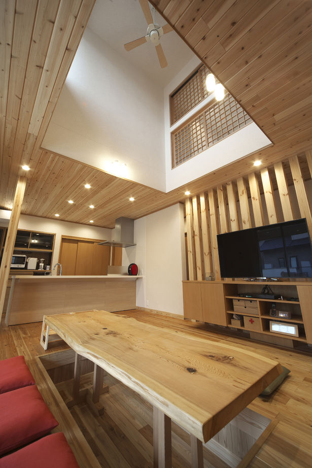 三昭堂 【岐阜県/自然素材】日本家屋を意識した和モダン住宅。木のぬくもりと開放感を愉しむ間取りの2階建て実例の建築実例画像4