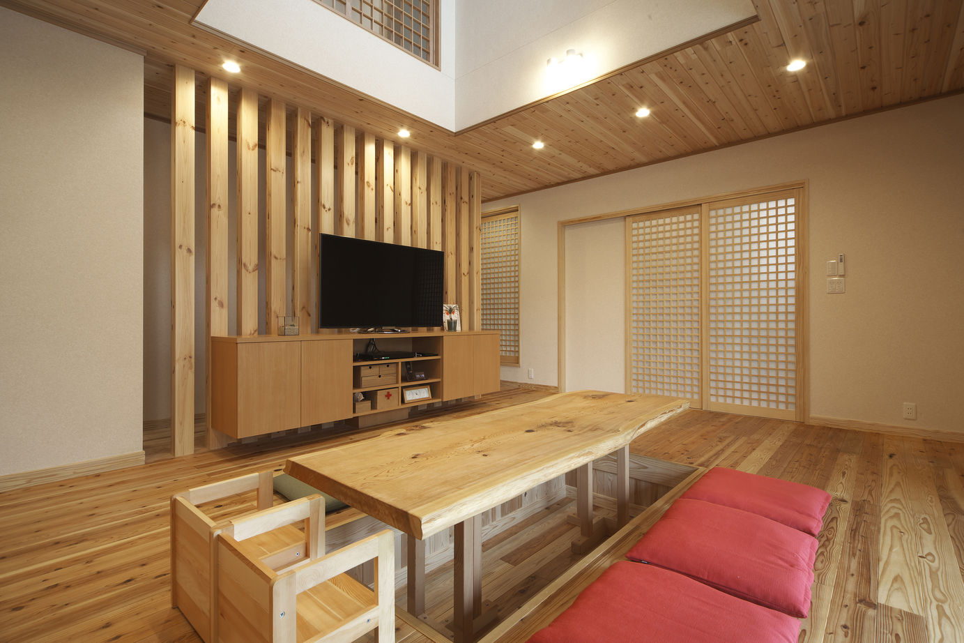 三昭堂 【岐阜県/自然素材】日本家屋を意識した和モダン住宅。木のぬくもりと開放感を愉しむ間取りの2階建て実例の建築実例画像5