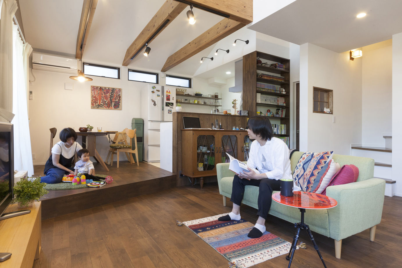 三昭堂 【名古屋市/二世帯/完全分離型間取り】家族が自然に集う縁側のある和室。外観に合わせガレージも完備の建築実例画像3