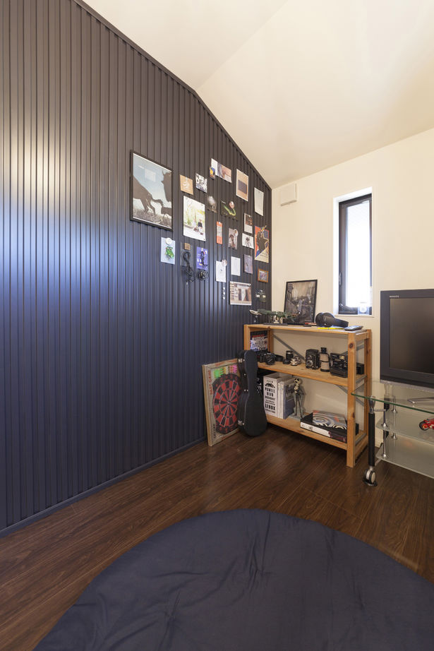 三昭堂 【名古屋市/二世帯/完全分離型間取り】家族が自然に集う縁側のある和室。外観に合わせガレージも完備の建築実例画像5