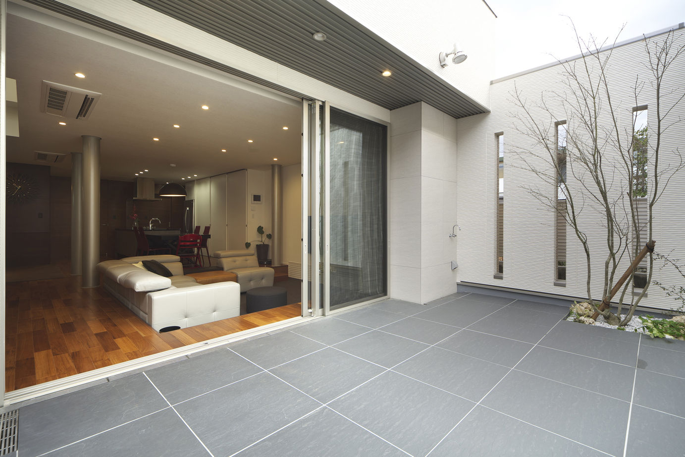 三昭堂 【名古屋市/建物間口６ｍ】住宅が立ち並ぶ都市部に建てた実例。長い敷地特徴を活かした住みやすい間取りの建築実例画像6