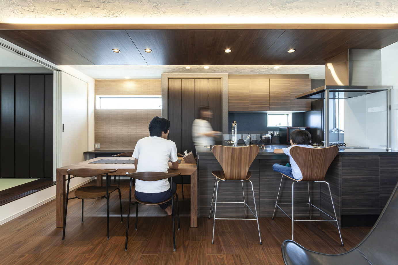 三昭堂 【名古屋市/３階建て】1階は両親が平屋感覚で過ごせる間取りに。二世帯住宅の工夫が満載の実例の建築実例画像2