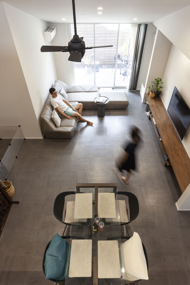 三昭堂 【岐阜県/平屋/間取り図】片流れの屋根デザイン。勾配を活かした小屋裏スペース。吹き抜け感のある平屋実例の建築実例画像2