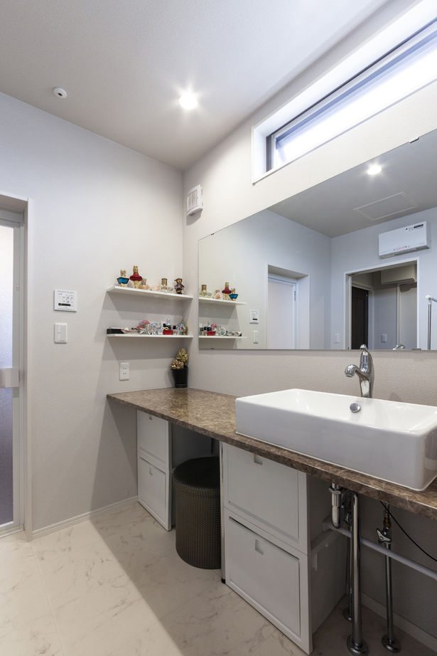 三昭堂 【岐阜県/平屋/間取り図】片流れの屋根デザイン。勾配を活かした小屋裏スペース。吹き抜け感のある平屋実例の建築実例画像8