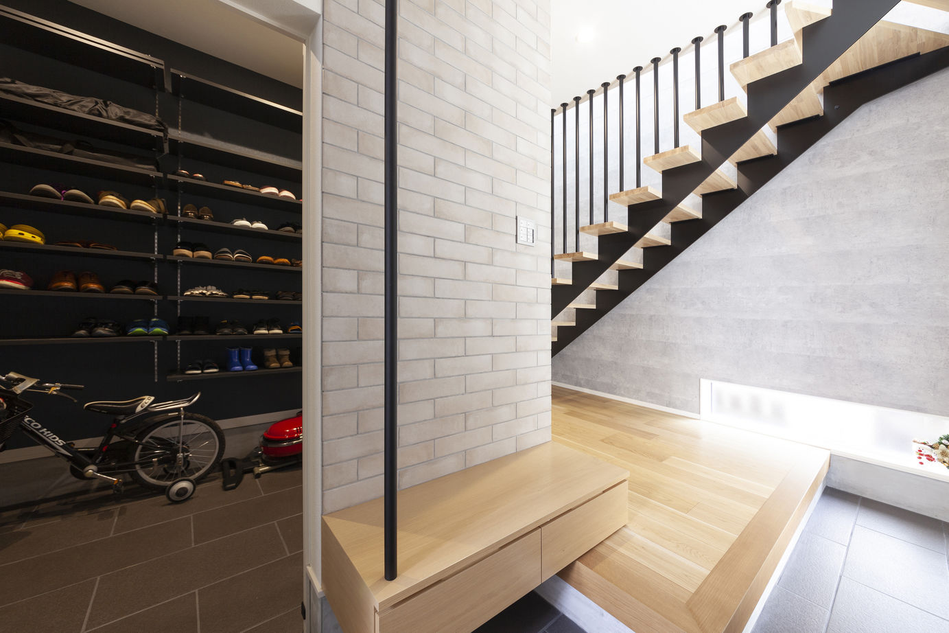 三昭堂 【一宮市/間取り図/ビルトインガレージ】モデルハウスを参考にデザイン！近隣環境の事も考えた工夫満載の家の建築実例画像3