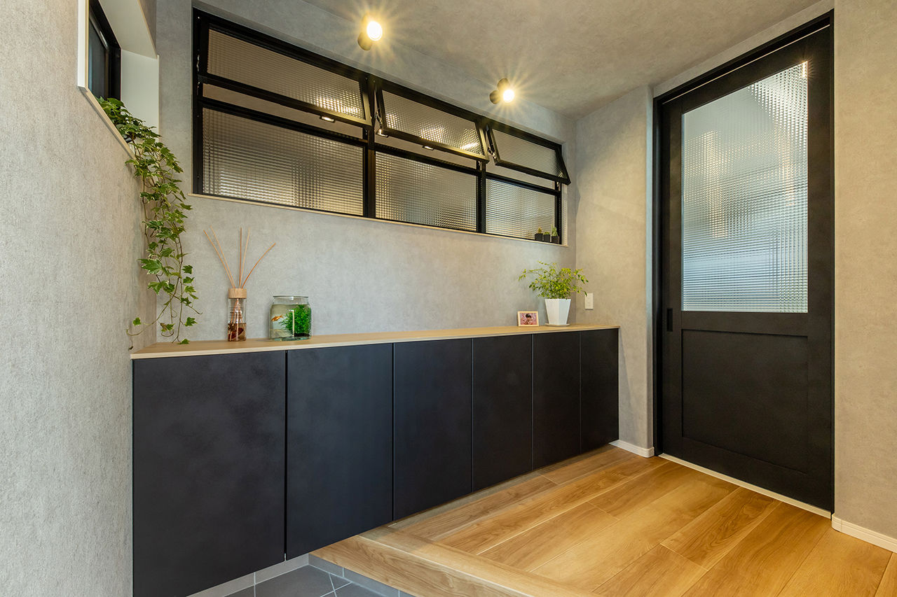 三昭堂 【愛知県/間取り図】吹き抜けではなく高天井を採用。ダウンフロアで空間の広がりをプラスしたZEH住宅の建築実例画像3