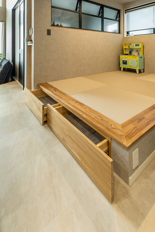 三昭堂 【愛知県/間取り図】吹き抜けではなく高天井を採用。ダウンフロアで空間の広がりをプラスしたZEH住宅の建築実例画像9