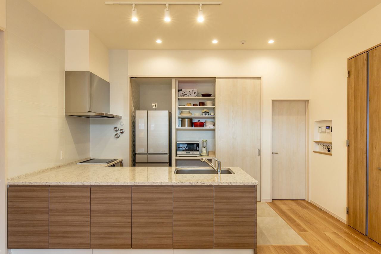 三昭堂 【愛知県/間取り図】LDKにスタディスペースを設けた、子ども4人の6人家族がお互いを感じるおしゃれな実例の建築実例画像8