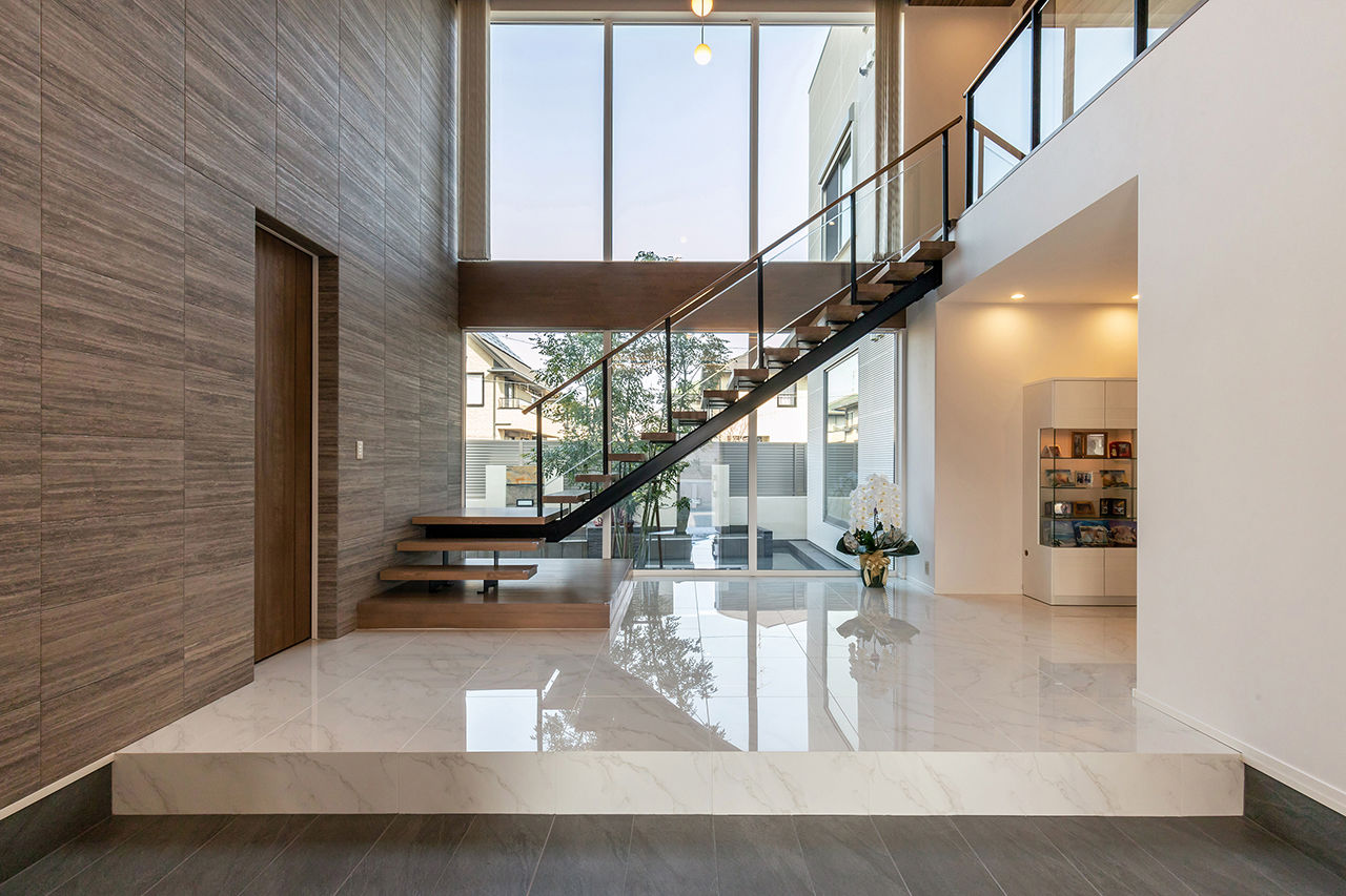 三昭堂 【愛知県/中庭/吹き抜け】建物に合わせ、ウォーターガーデンが飾る外構も任せられる確かな設計センスに感服の建築実例画像1