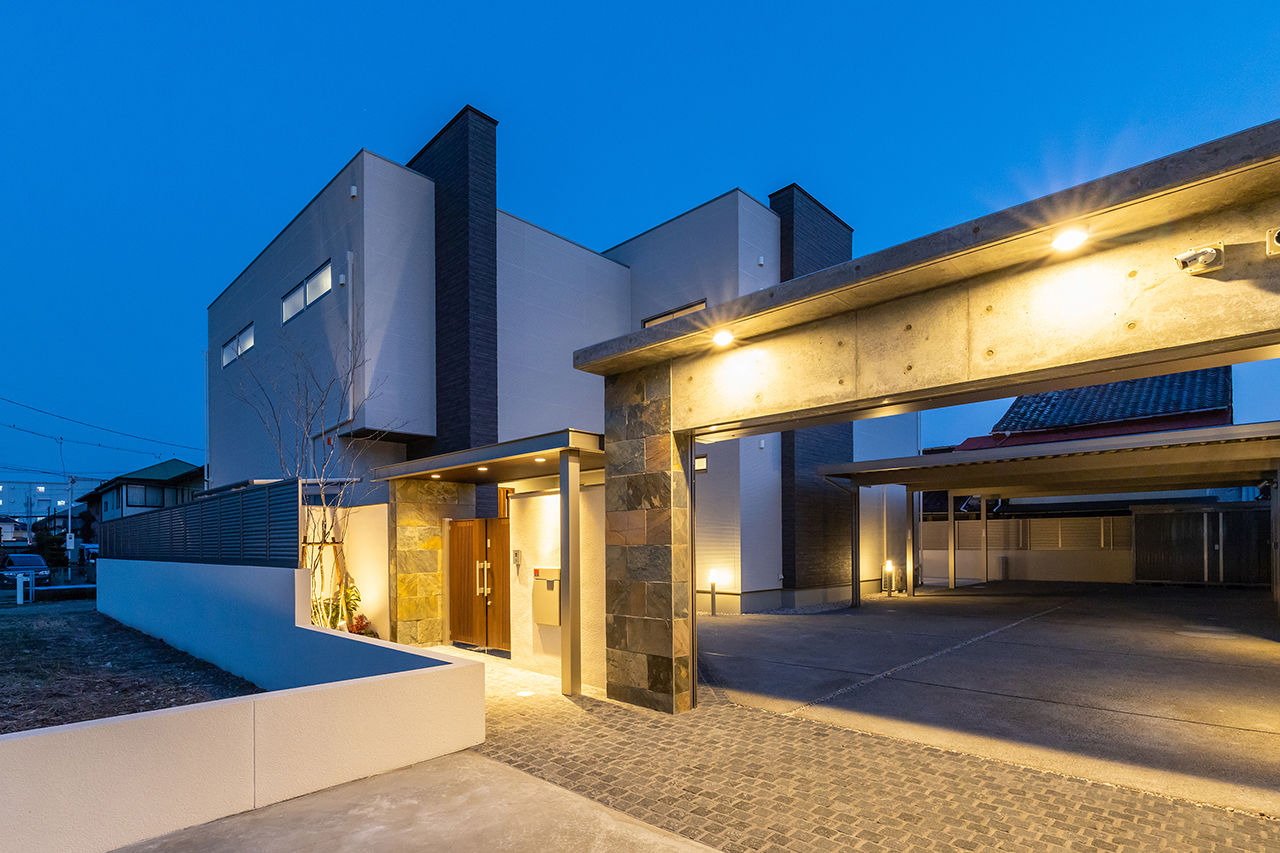 三昭堂 【愛知県/中庭/吹き抜け】建物に合わせ、ウォーターガーデンが飾る外構も任せられる確かな設計センスに感服の建築実例画像2