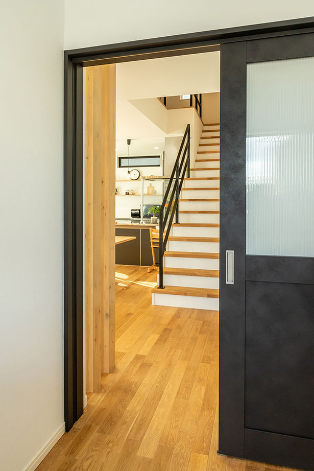 三昭堂 【一宮市/2000万円台/間取り図】薪ストーブで日常に安らぎを。本格キッチンで料理も捗るおしゃれな2階建ての建築実例画像5