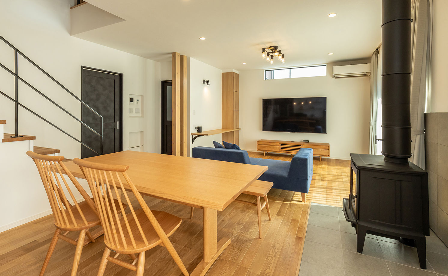 三昭堂 【一宮市/2000万円台/間取り図】薪ストーブで日常に安らぎを。本格キッチンで料理も捗るおしゃれな2階建ての建築実例画像7