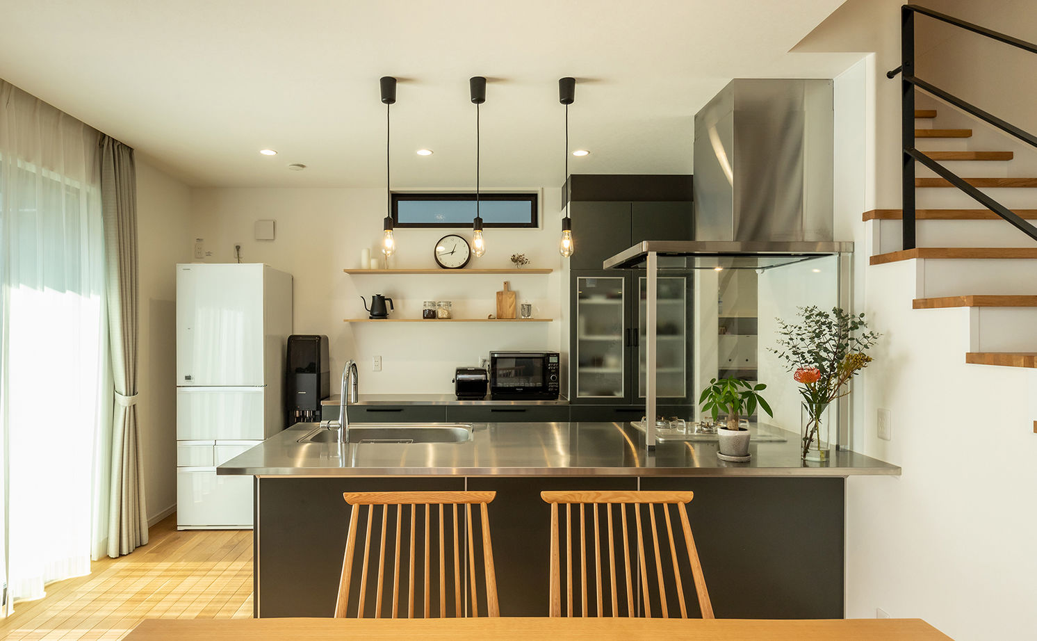 三昭堂 【一宮市/2000万円台/間取り図】薪ストーブで日常に安らぎを。本格キッチンで料理も捗るおしゃれな2階建ての建築実例画像8